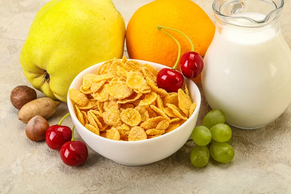 Desayuno Con Copos Maíz Frutas Leche —  Fotos de Stock