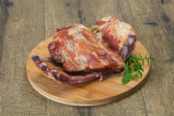 Smoked Pork Ribs Wooden Background Served Rucola — Stock Photo, Image