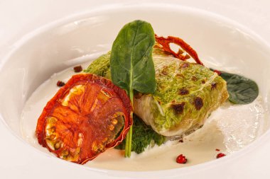 Kıymalı lahana ve kıymalı sos.