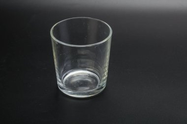 Asma ya da su için boş bardak