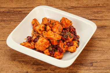 Kızarmış tavuk göğsü ve kırmızı fasulye.