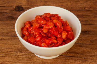 Domates soslu ve biberli fırında böbrek.