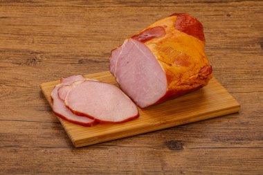 Baharatlı ve otlu füme domuz aslanı.