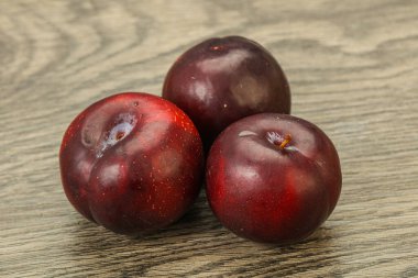 Olgun tatlı erik meyvesi yığını