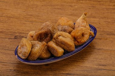 Kuru incirli meyve yığını.