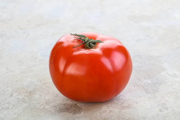 Vermelho Maduro Grande Tomate Suculento Isolado — Fotografia de Stock