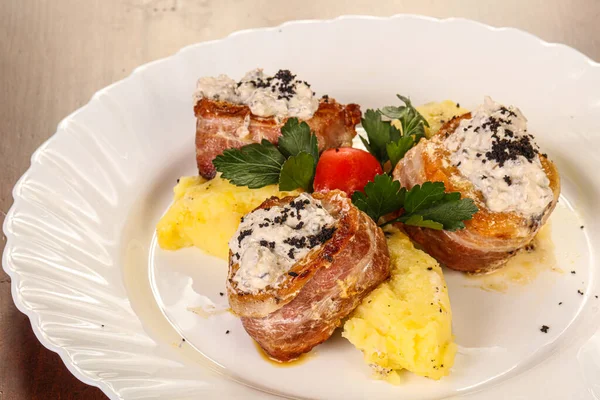 Pastırmalı domuz eti ve patates püresi.