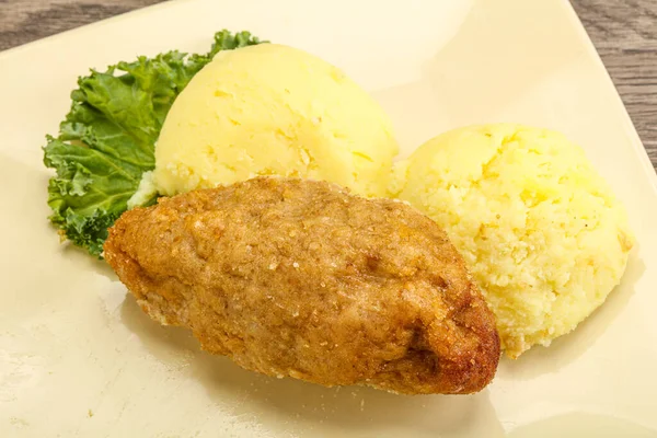 Τραγανό Κοτολέτο Κοτόπουλο Από Κιμά Πουρέ Πατάτας — Φωτογραφία Αρχείου