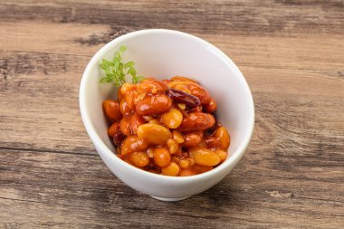 Domates sosunda çeşitli böbrekler pişirdim.