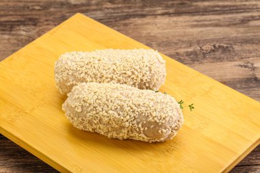 Fırında pişmemiş tavuk pirzolası.