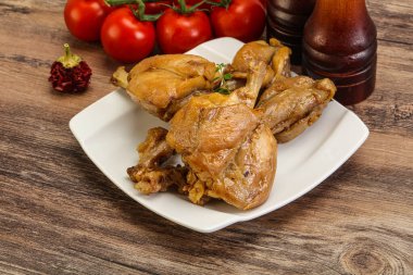 Tatlı ve baharatlı soslu tavşan yahnisi.