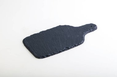 Siyah taş tahtası beyaz arkaplanda izole edildi