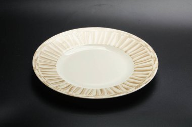 Mutfak için boş renk tabağı izole edildi