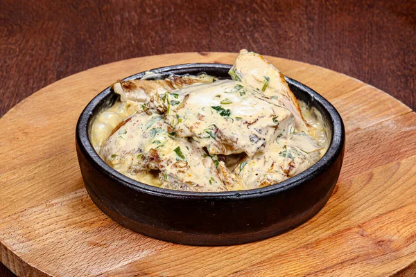 Sabroso Pollo Asado Con Crema Hierbas —  Fotos de Stock