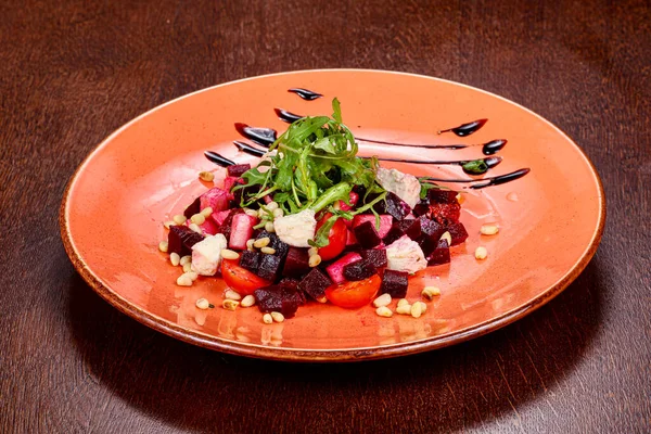 Ensalada Con Remolacha Queso Servido Nueces Cedro —  Fotos de Stock