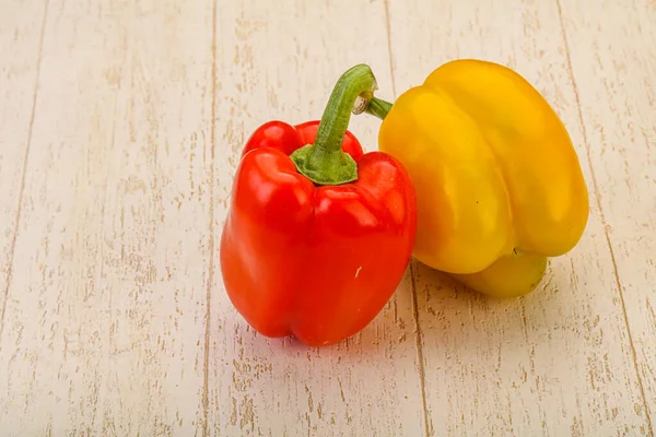 Two Ripe Sweet Bulgarian Bell Peppers — Stock Photo, Image