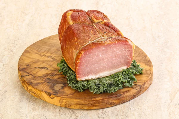 Pyszne Mięso Peklowane Wieprzowiną Izolowane Burtą — Zdjęcie stockowe