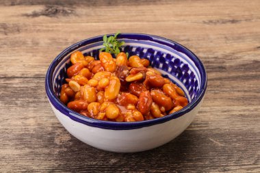 Domates sosunda çeşitli böbrekler pişirdim.