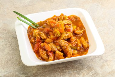 Sebzeli ve soslu et kebabı.