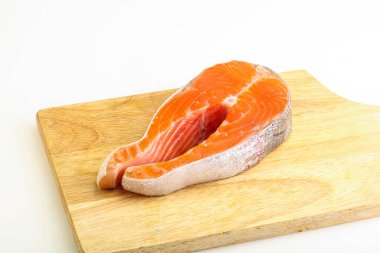 Çiğ somon bifteği