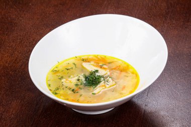 Sebzeli ve otlu diyet tavuk çorbası.