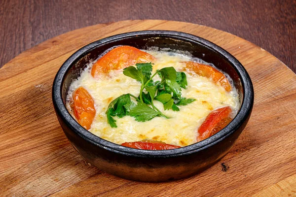 Queijo Cozido Panela Com Tomate — Fotografia de Stock