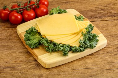 Dilimlenmiş Gauda peyniri.