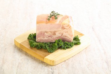 Ev yapımı domuz pastırması.