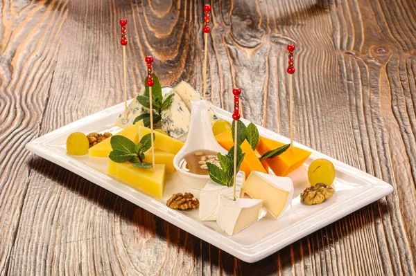 Placa Queso Mezclada Con Miel Nueces — Foto de Stock