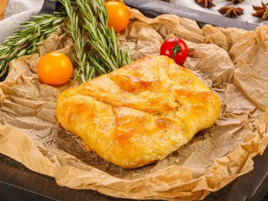 Kafkas geleneksel mutfağı - Katmanlı Khachapuri peyniri