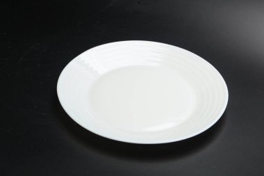 Siyahın üzerine servis için beyaz leke.