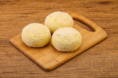 Çiğ patates ezmesi - doldurulmuş patates pirzolası - pişirmek için.