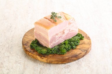 Ev yapımı domuz pastırması.