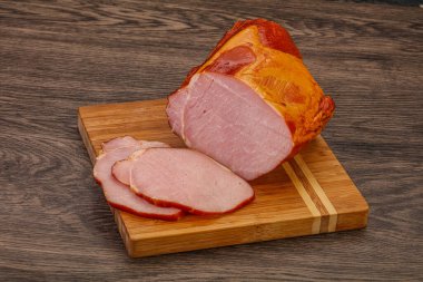 Baharatlı ve otlu füme domuz aslanı.