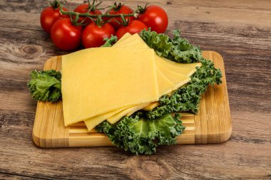 Dilimlenmiş Gauda peyniri.