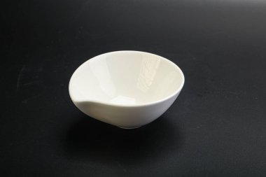 Siyahın üzerine servis için beyaz leke.