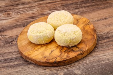 Çiğ patates ezmesi - doldurulmuş patates pirzolası - pişirmek için.