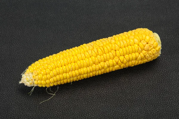 Tatlı yumuşak sarı doğal mısır yemek için.