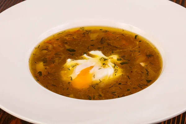 Hühnersuppe Mit Pochiertem Und Kräutern — Stockfoto