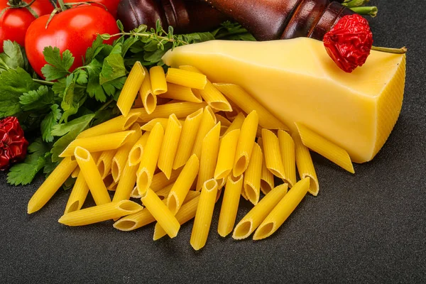 Rauwe Penne Rigeren Met Groenten Voor Het Koken — Stockfoto