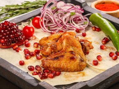 Tavuk ızgara soğan halkaları.