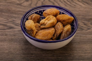 Kuru incirli meyve yığını.