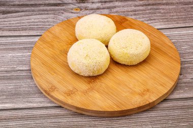 Çiğ patates ezmesi - doldurulmuş patates pirzolası - pişirmek için.