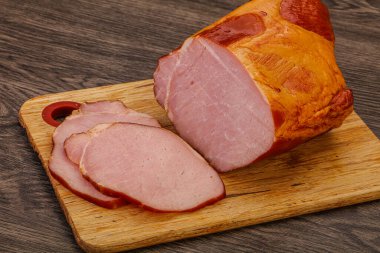 Baharatlı ve otlu füme domuz aslanı.