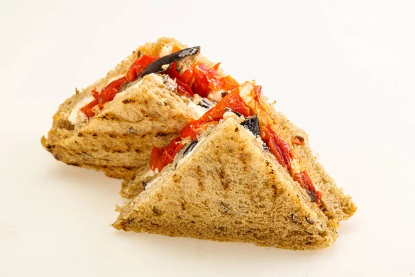 Vegetarische Club Sandwich Met Aubergine Kaas — Stockfoto