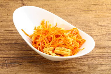 Havuçlu ve baharatlı Kore soya kuşkonmazı.