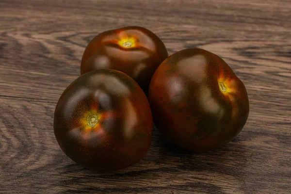 Schwarzer Leckerer Saftiger Kumato Tomatenhaufen — Stockfoto