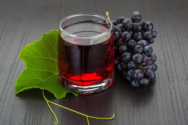 Traubensaft und Beeren — Stockfoto