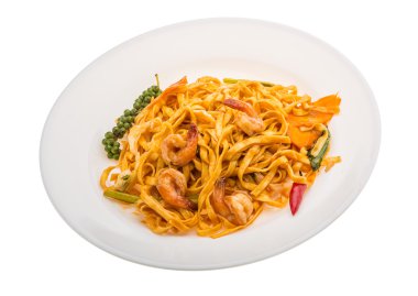 karides ile kızarmış noodle