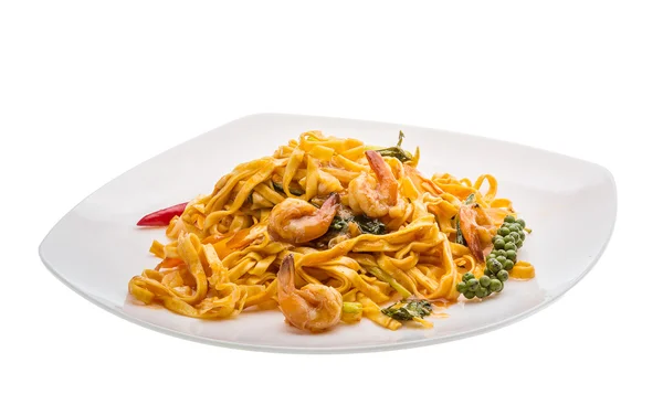 Tagliatelle fritte con gamberetti — Foto Stock